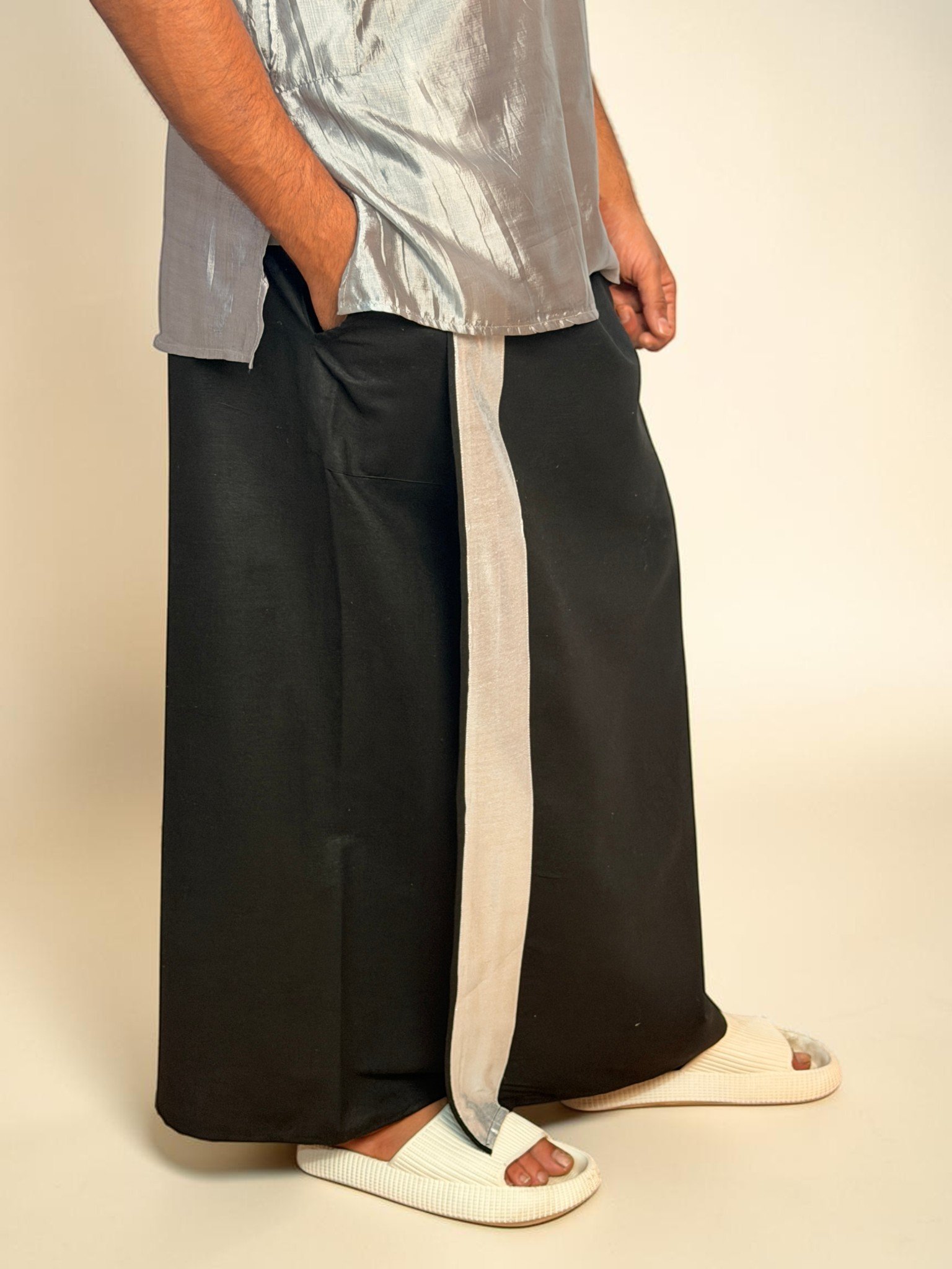 Men Black Color With Silver Zari Stripe Pajamalungi - Image 3
