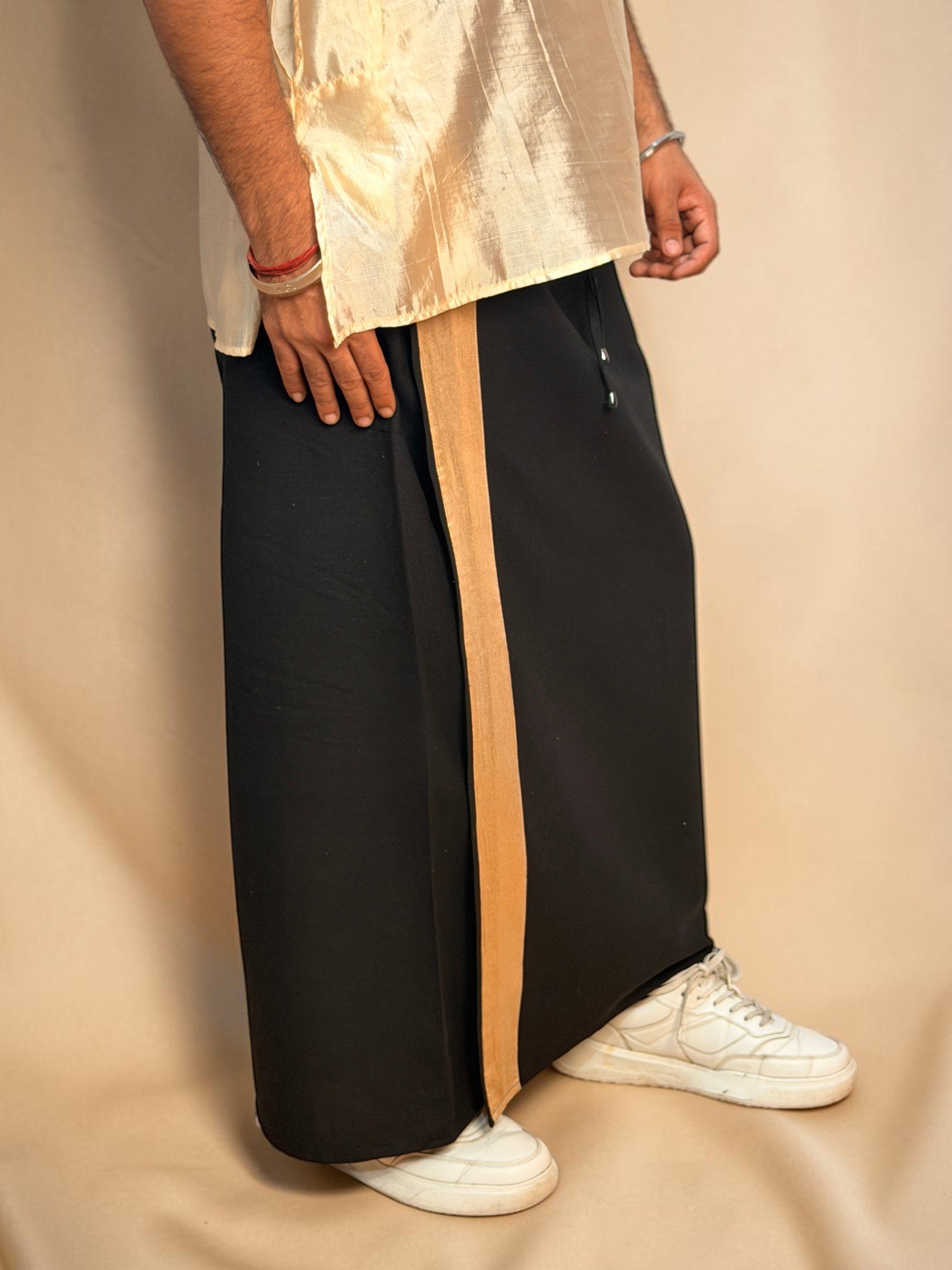 Men Black Color With Light Golden Zari Stripe Pajamalungi - Image 4