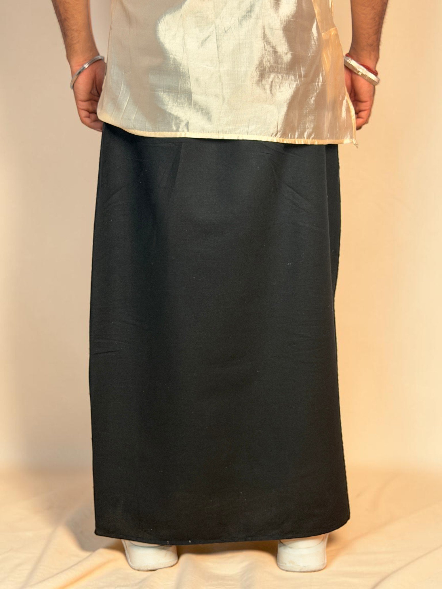 Men Black Color With Light Golden Zari Stripe Pajamalungi - Image 6
