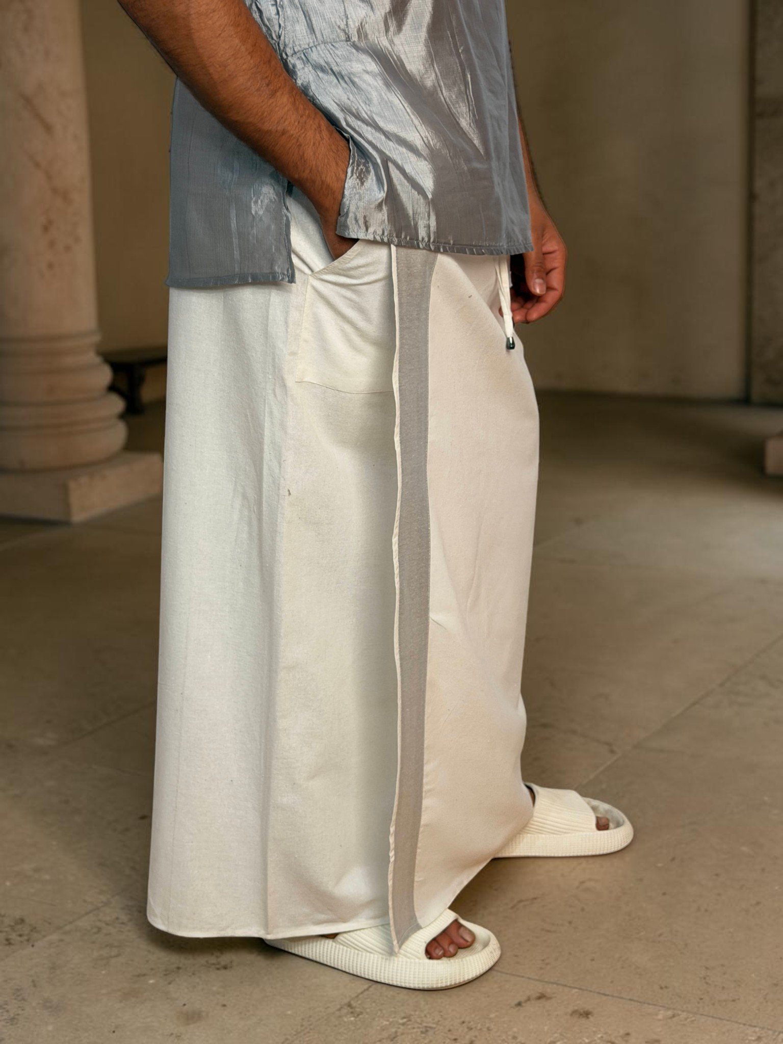 Men White Color With Grey Zari Stripe Pajamalungi - Image 4