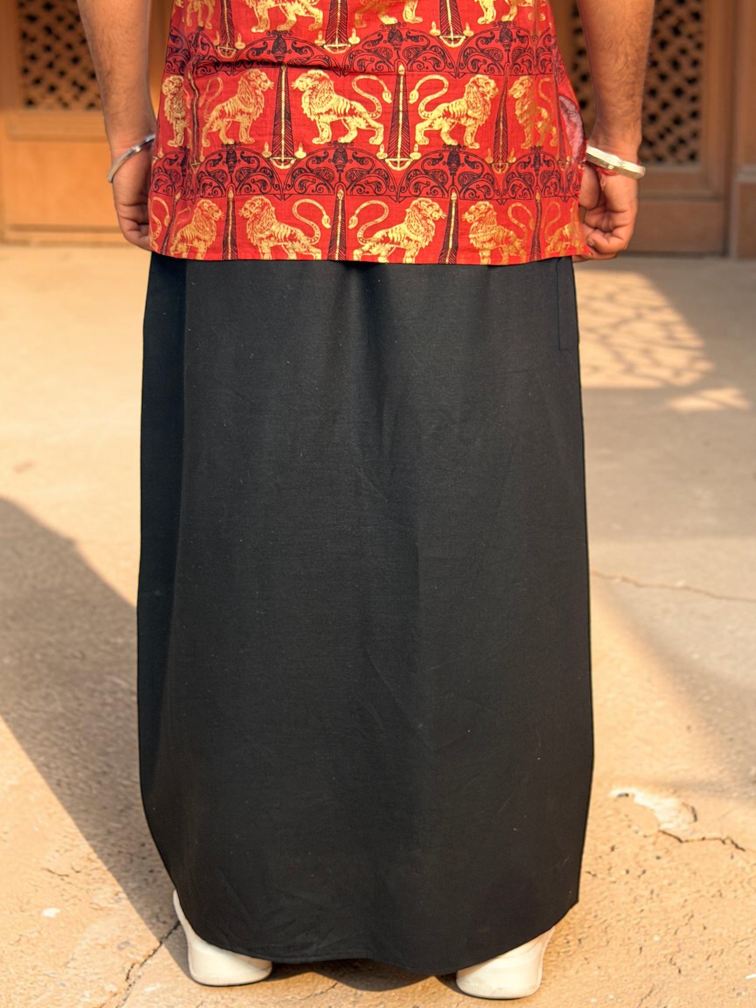 Men Black Color With Golden Zari Stripe Pajamalungi - Image 6