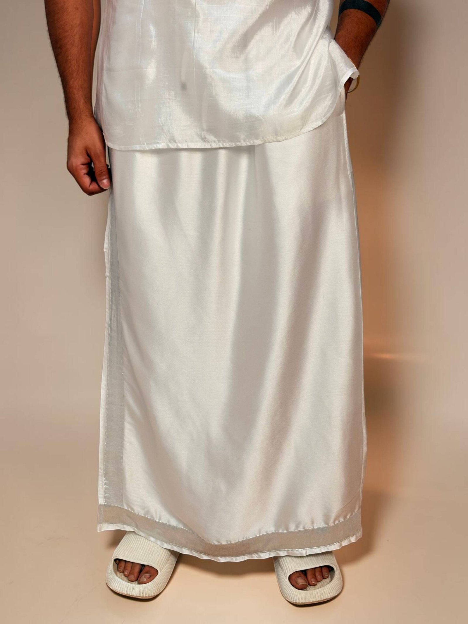Men White Color With Silver Zari Stripe Pajamalungi