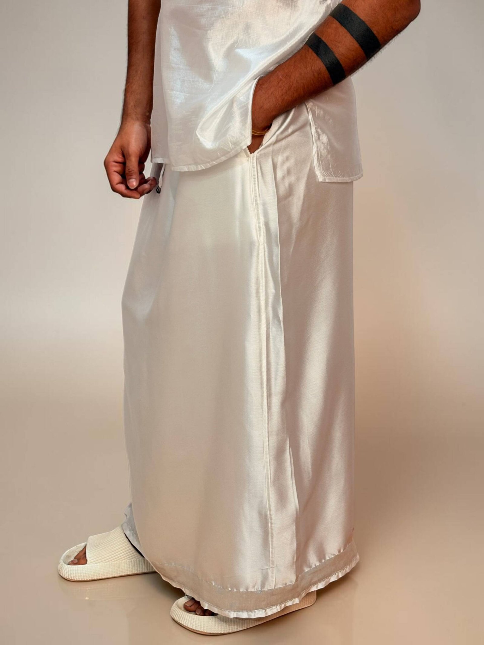 Men White Color With Silver Zari Stripe Pajamalungi - Image 3