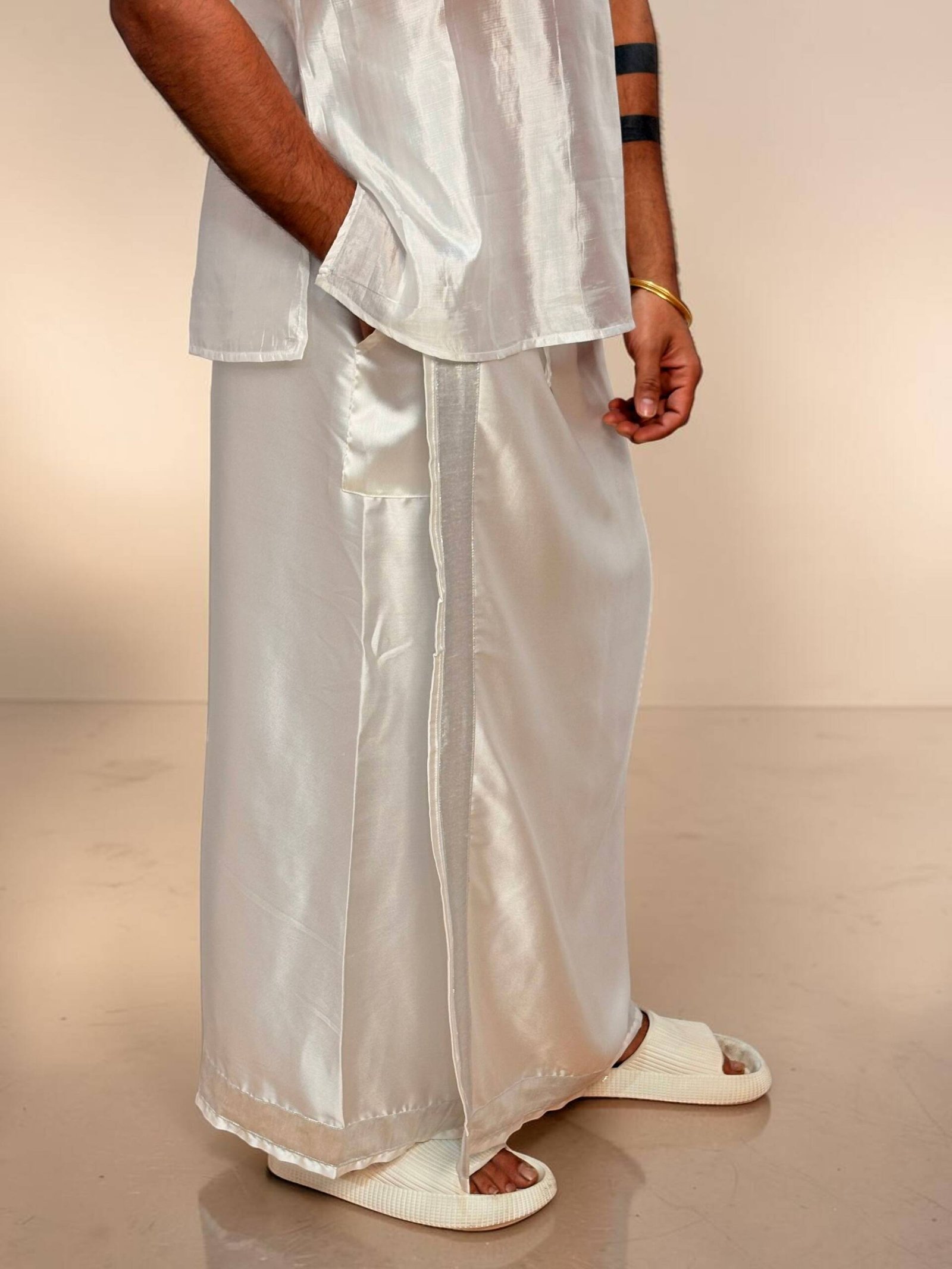Men White Color With Silver Zari Stripe Pajamalungi - Image 4