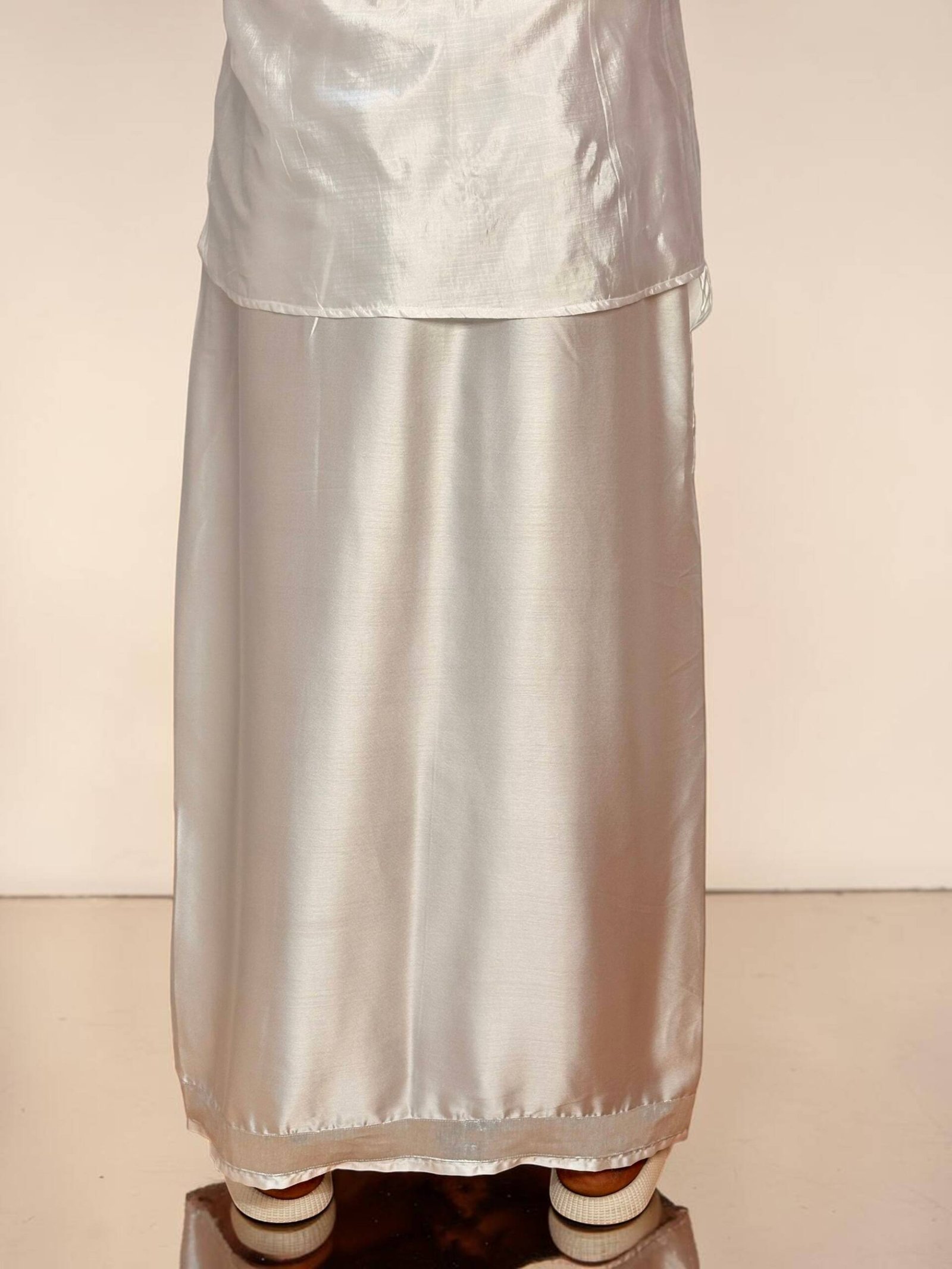 Men White Color With Silver Zari Stripe Pajamalungi - Image 5