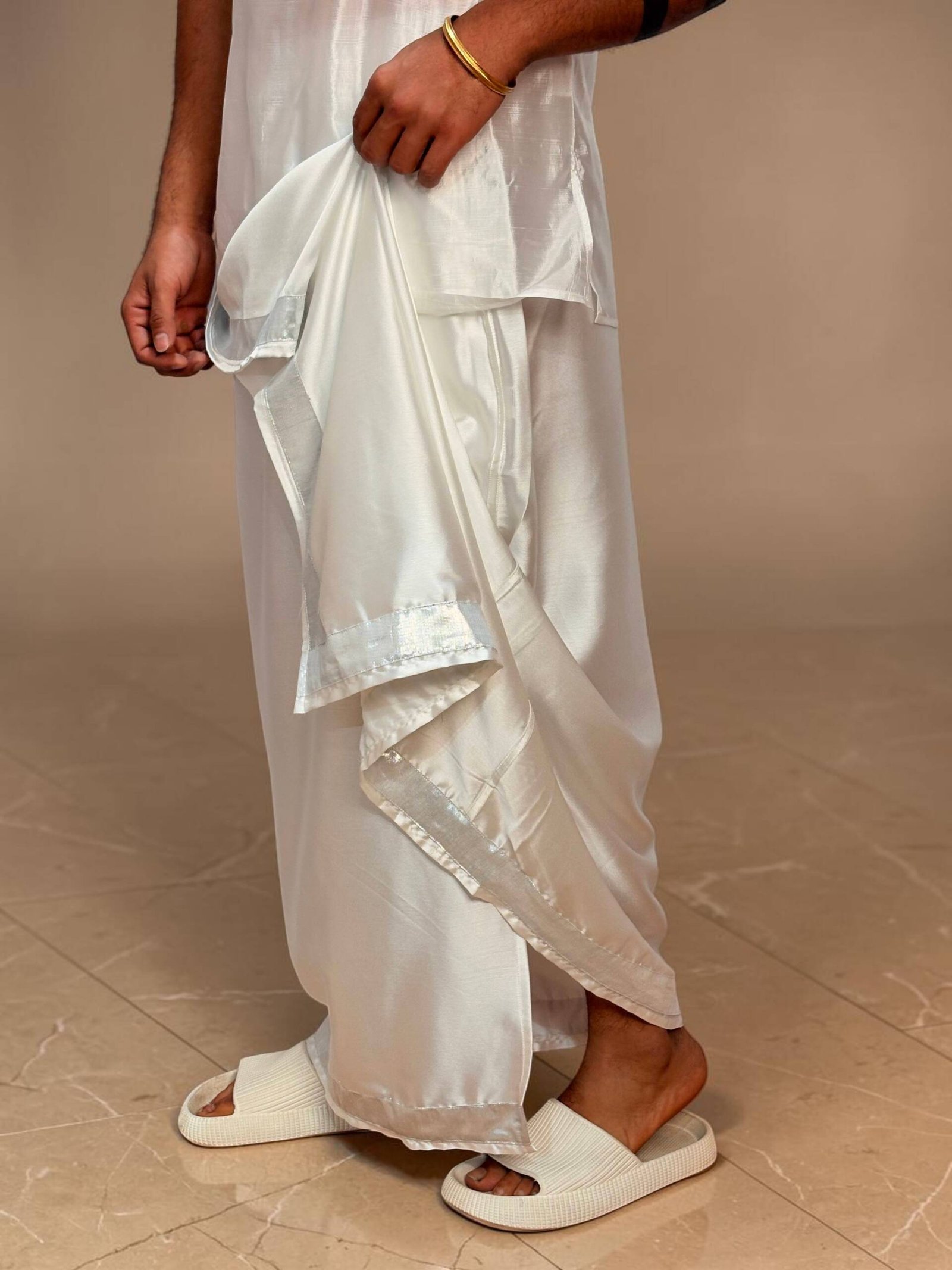 Men White Color With Silver Zari Stripe Pajamalungi - Image 8