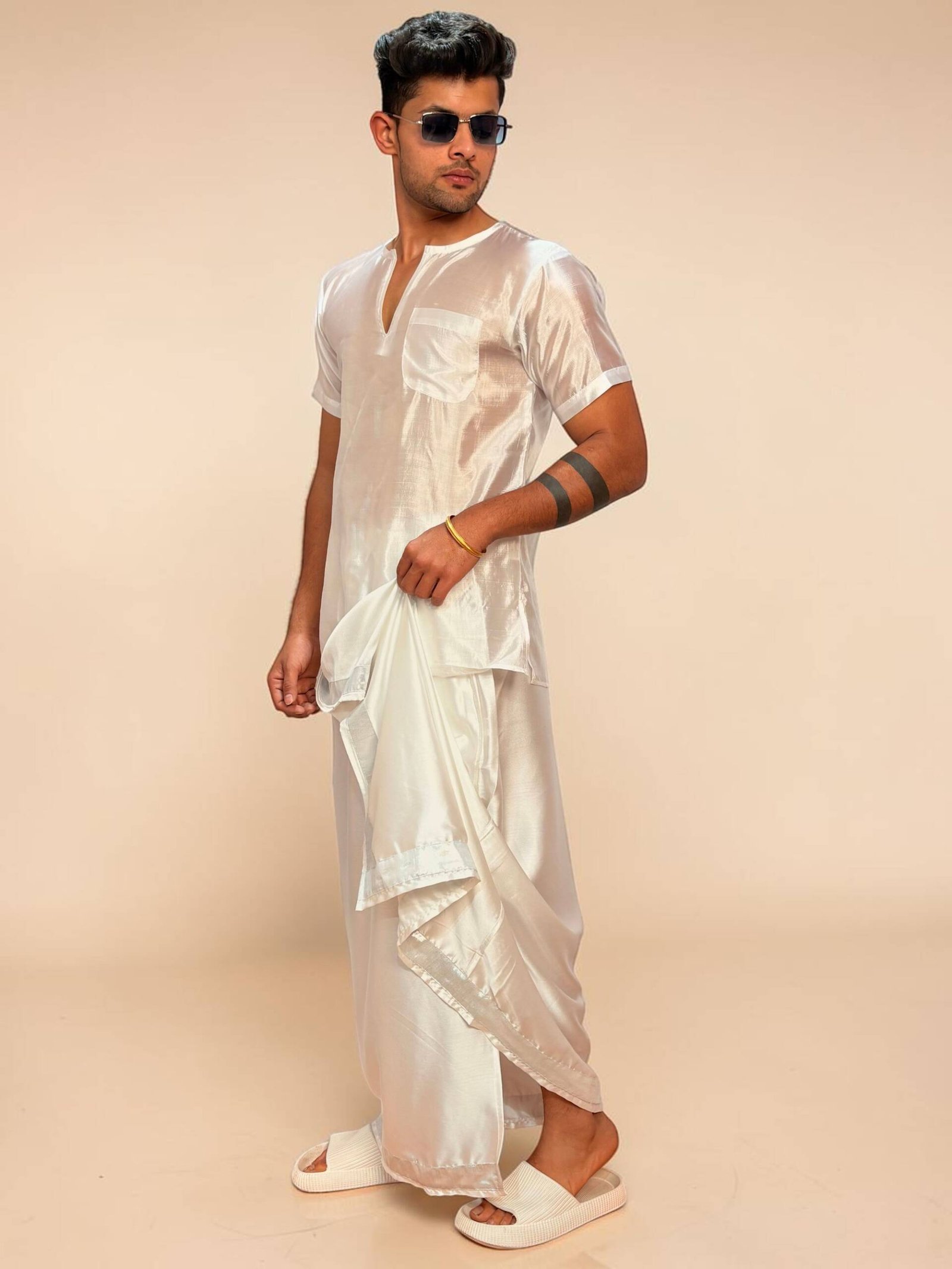 Men White Color With Silver Zari Stripe Pajamalungi - Image 9