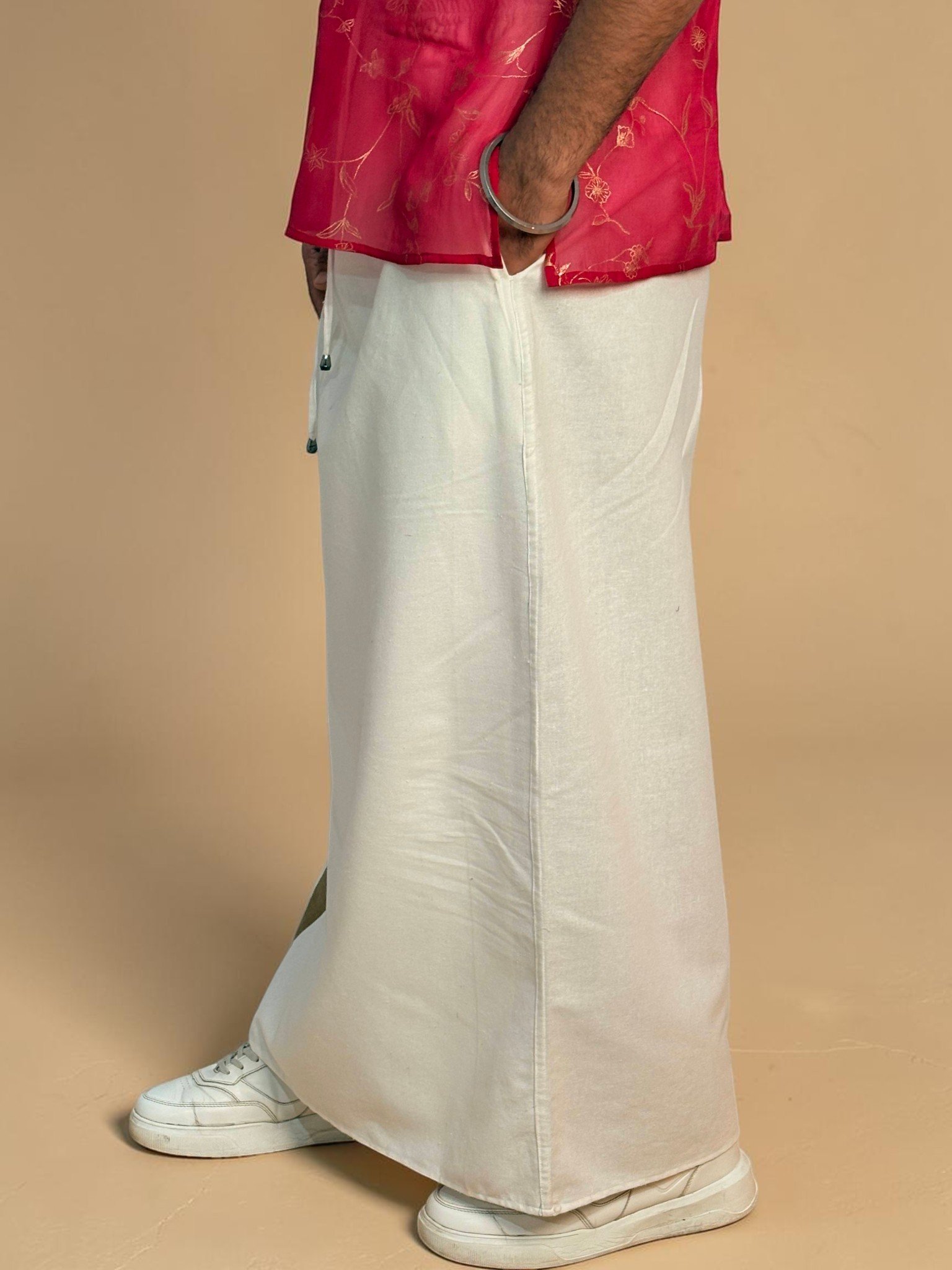 Men White Color With Copper Zari Stripe Pajamalungi - Image 4