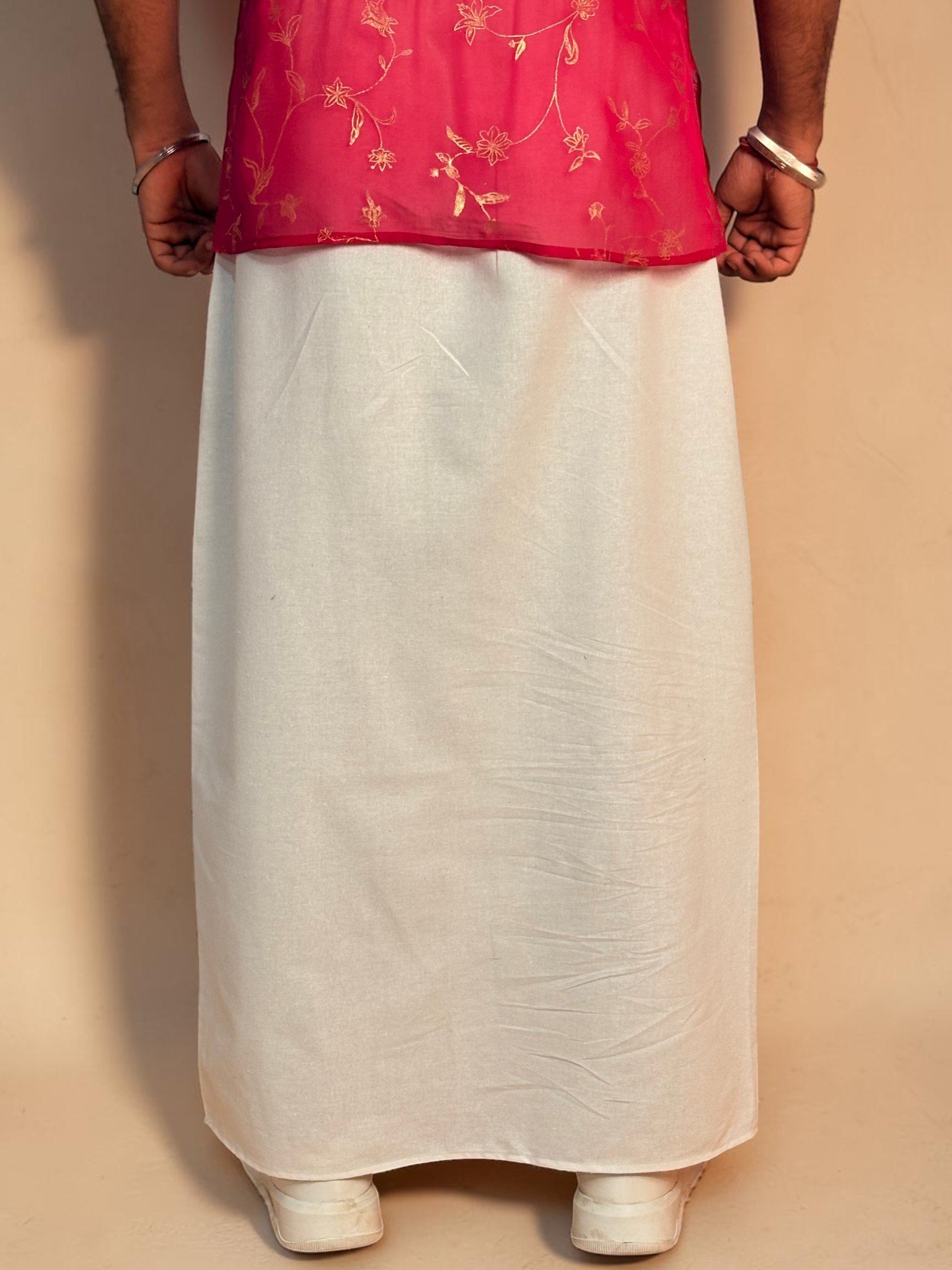 Men White Color With Copper Zari Stripe Pajamalungi - Image 6