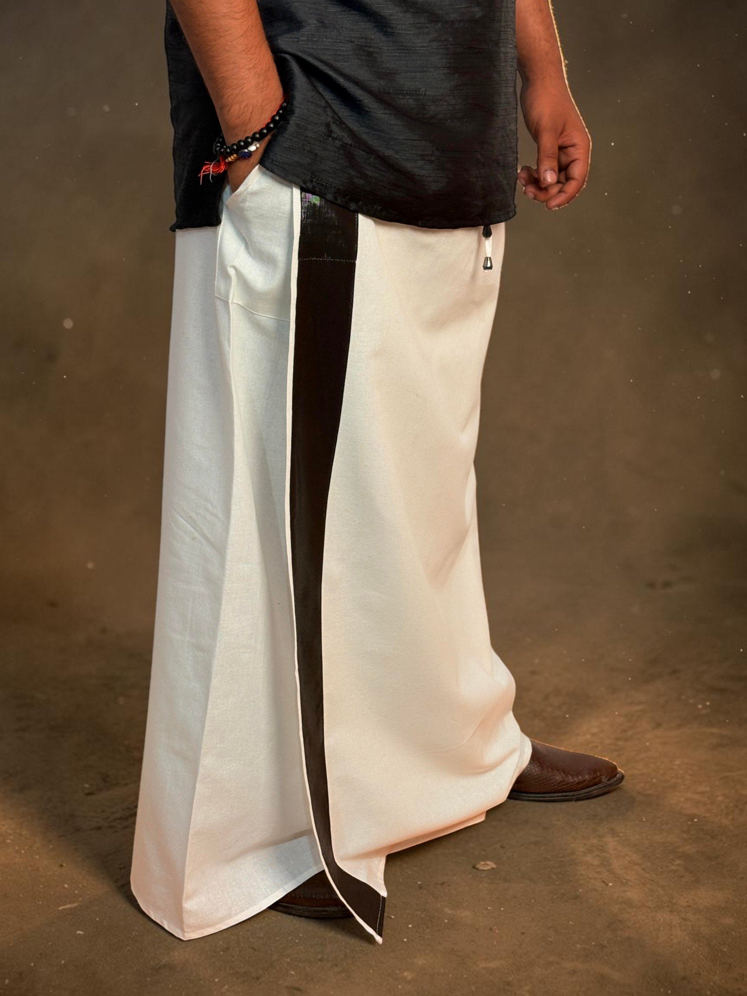 Men White Color With Black Zari Stripe Pajamalungi - Image 4