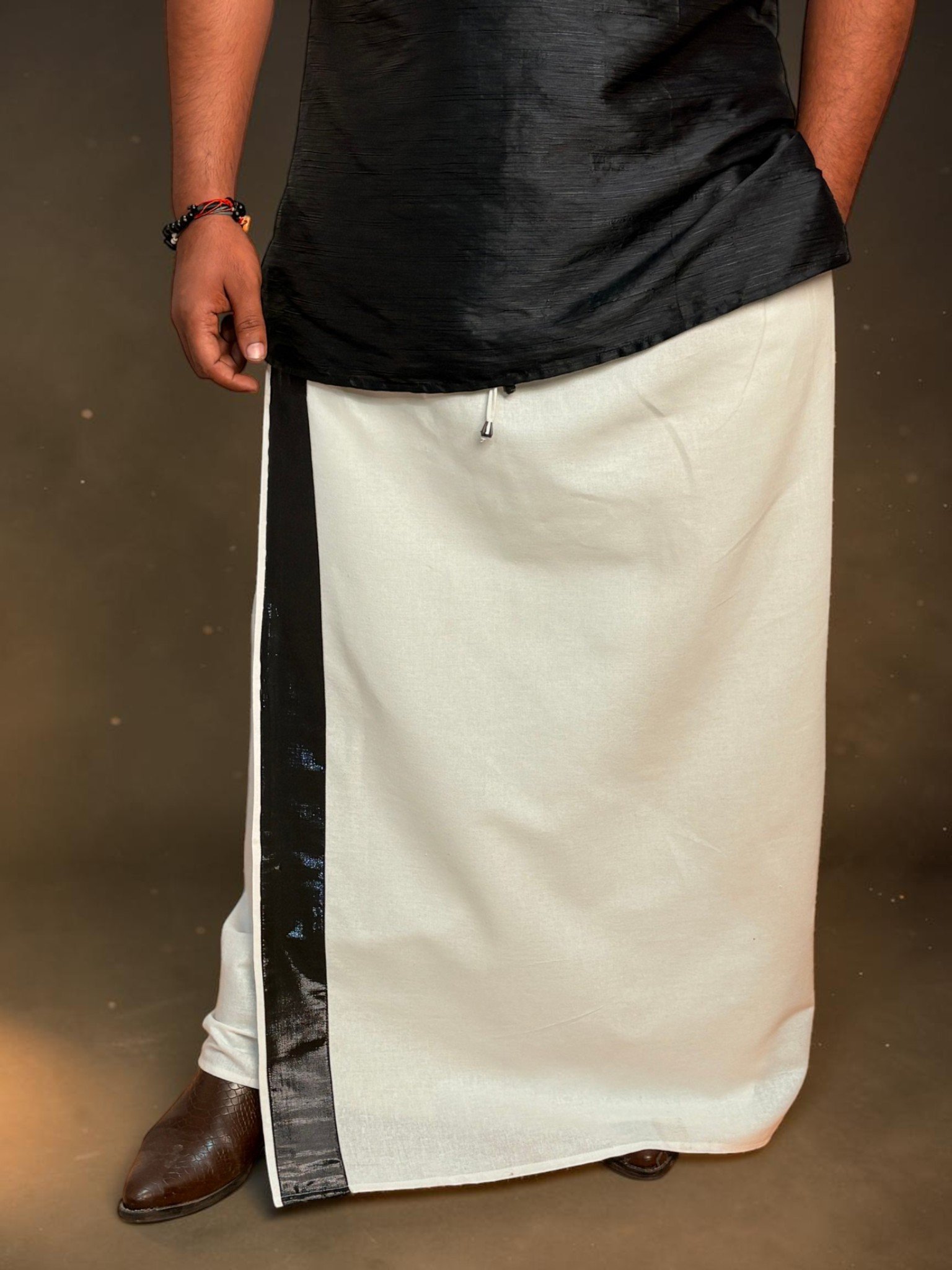 Men White Color With Black Zari Stripe Pajamalungi