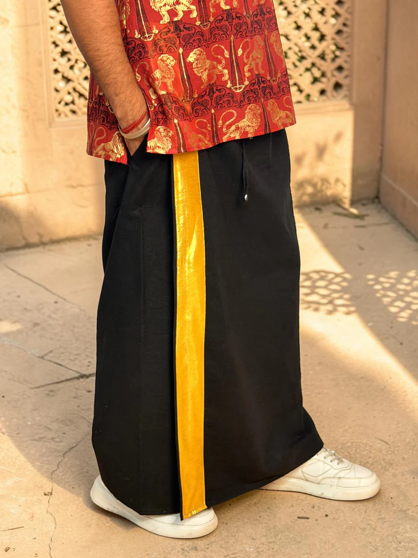 Men Black Color With Golden Zari Stripe Pajamalungi - Image 2