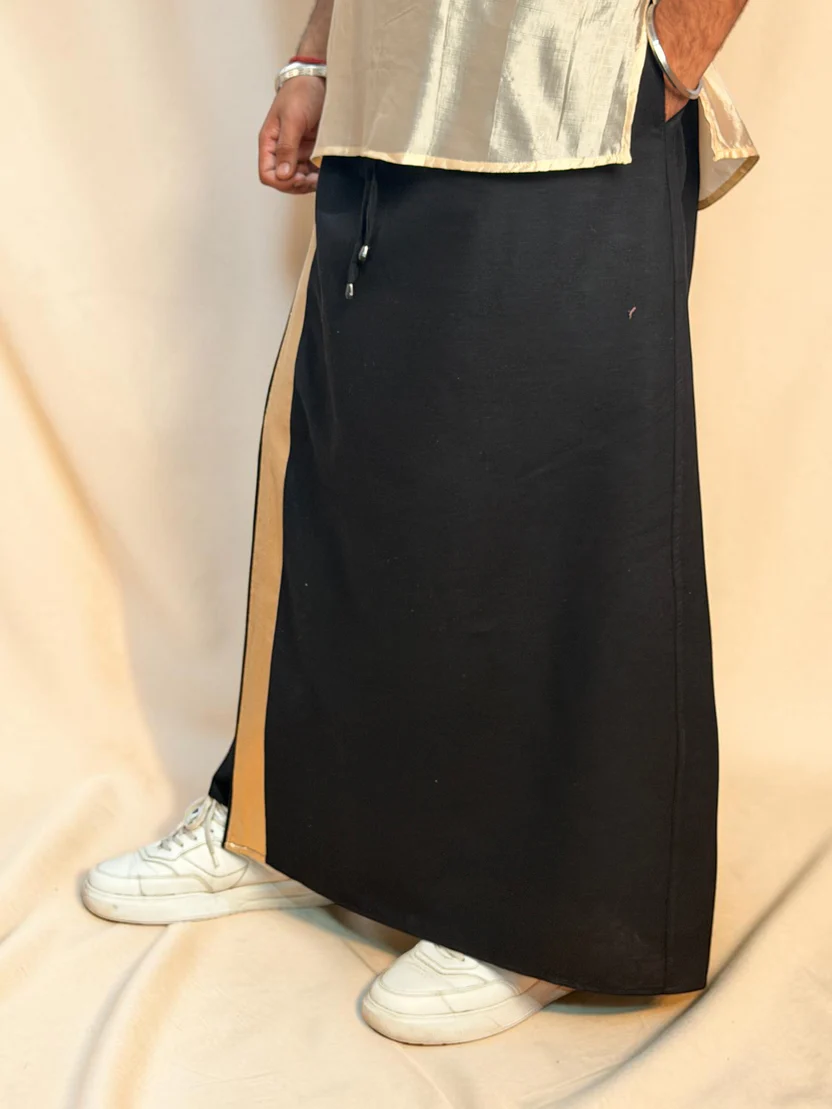 Men Black Color With Light Golden Zari Stripe Pajamalungi - Image 2