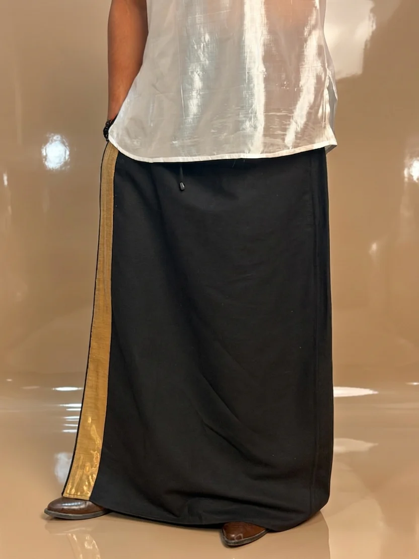 Men Black Color With Copper Zari Stripe Pajamalungi - Image 4