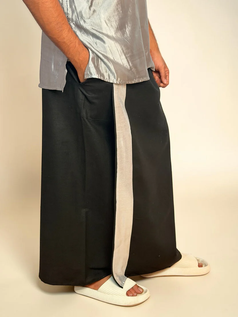 Men Black Color With Silver Zari Stripe Pajamalungi - Image 4
