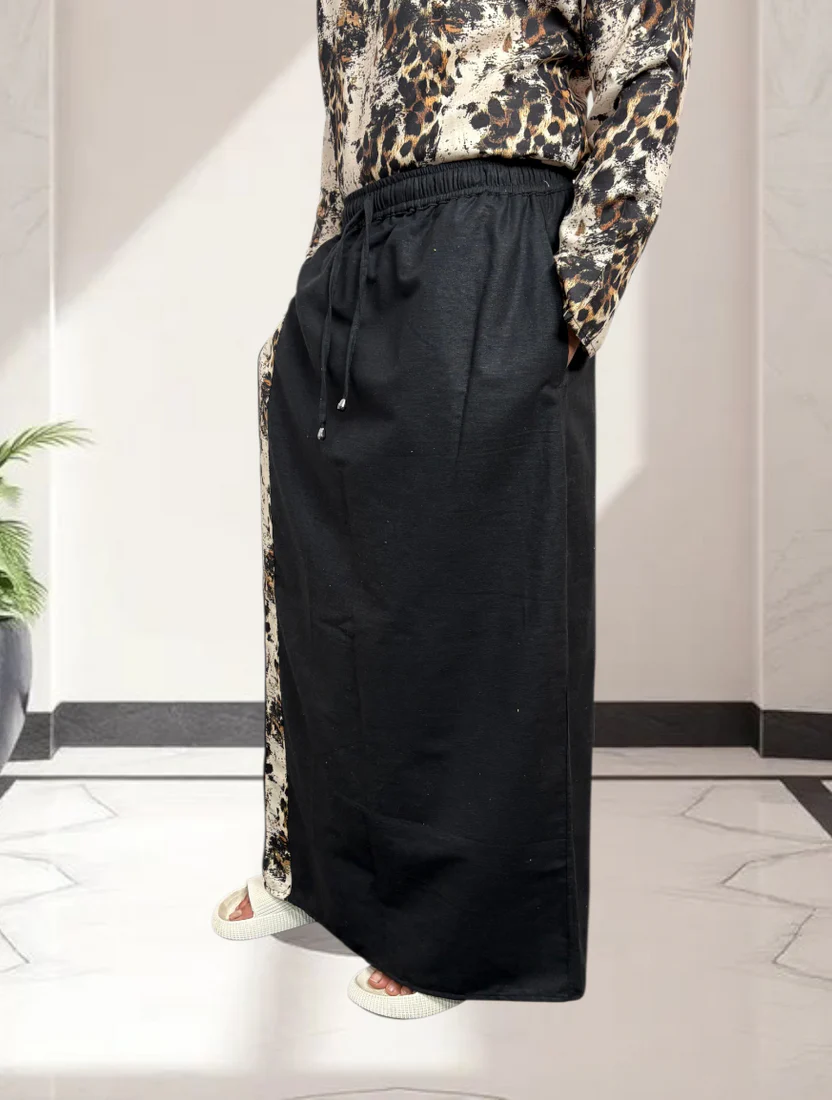 Men Black Color With Lepoard Elite Stripe Pajamalungi - Image 4