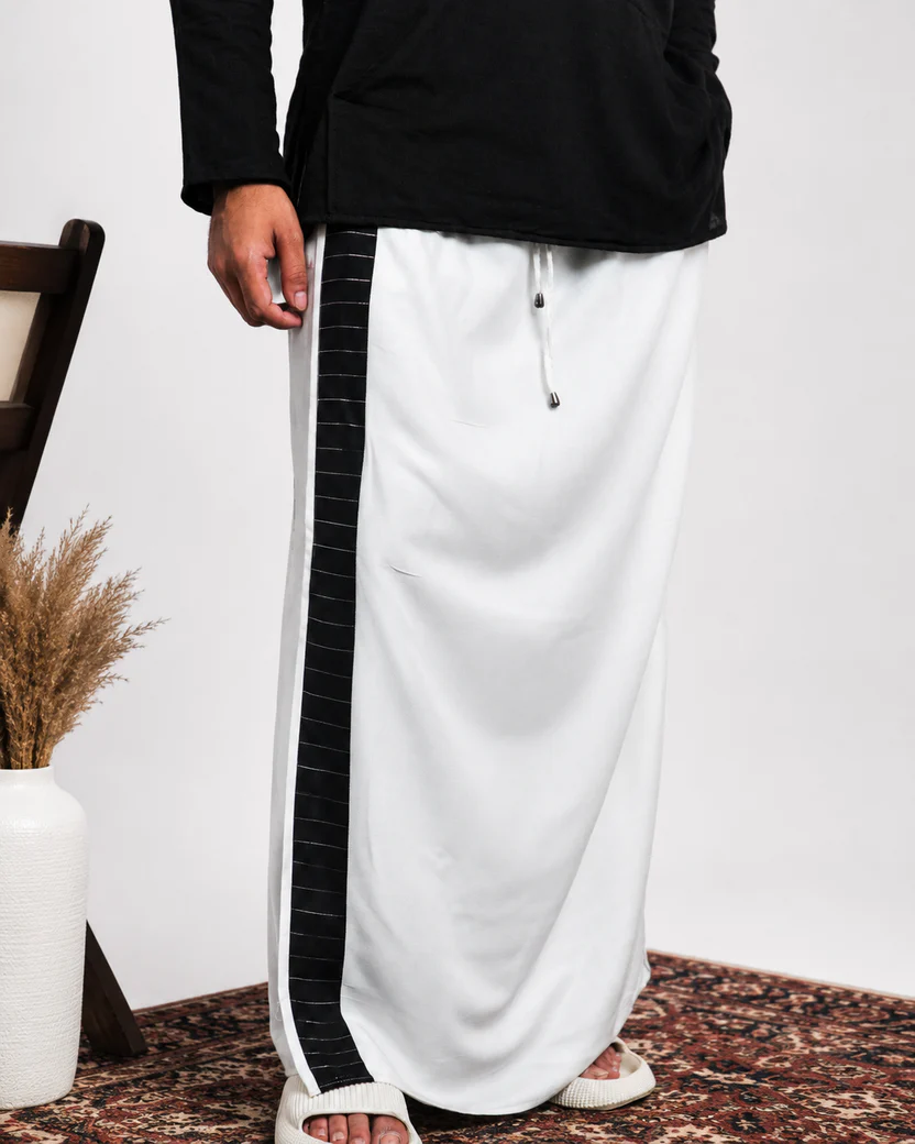 Men White Colour Pajamalungi With Black And Silver Zari Stripe Panel - Image 3