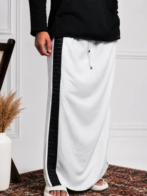 Men White Colour Pajamalungi With Black And Silver Zari Stripe Panel