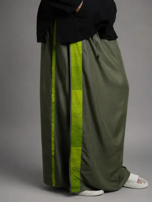 Men Olive Green Colour Pajamalungi With Green Textured Stripe Panel