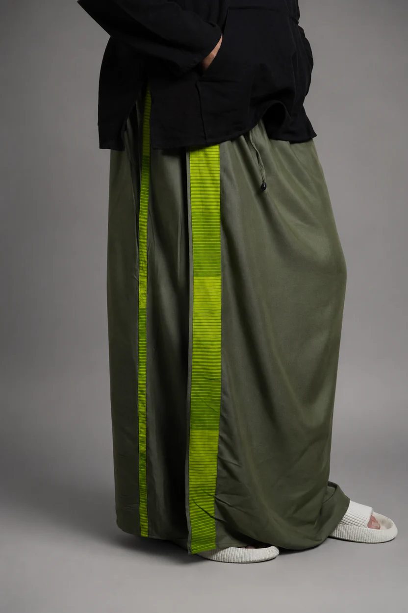 Men Olive Green Colour Pajamalungi With Green Textured Stripe Panel