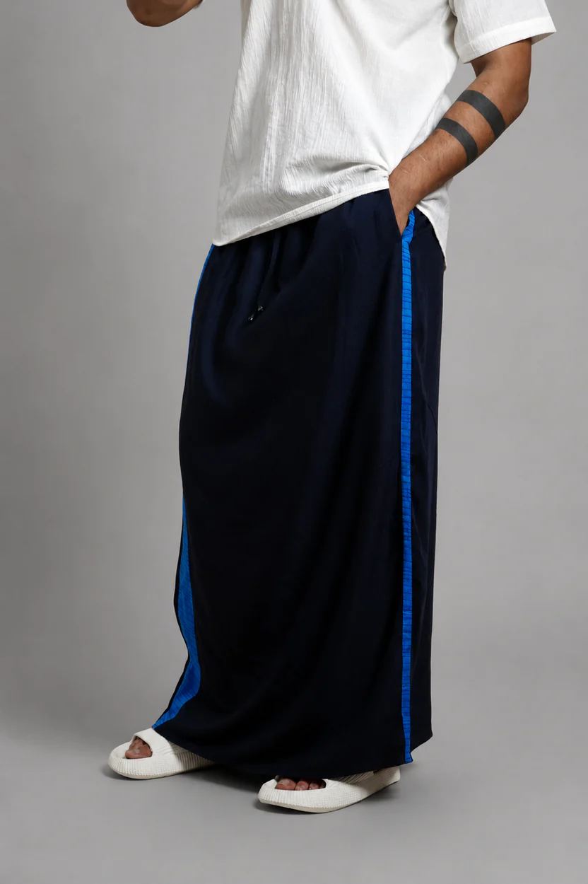 Men Navy Colour Pajamalungi With Blue Textured Stripe Panel - Image 4