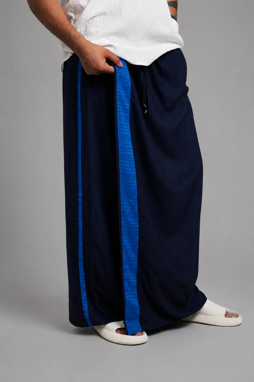Men Navy Colour Pajamalungi With Blue Textured Stripe Panel - Image 5