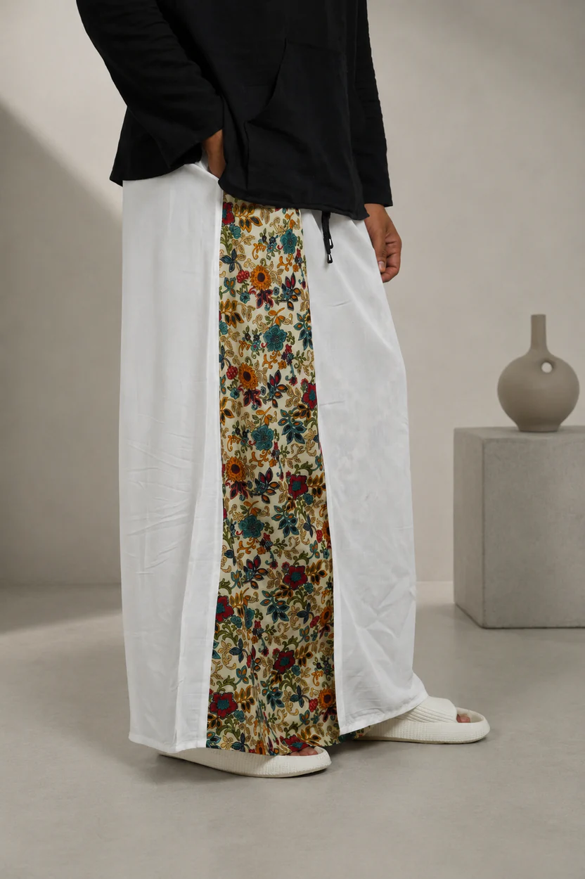 Men White Colour Pajamalungi With Floral Printed Panel