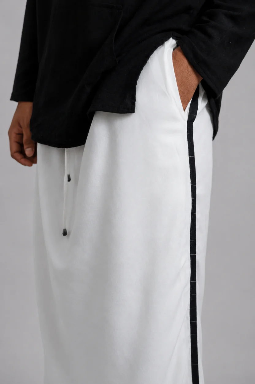 Men White Colour Pajamalungi With Navy And Gold Zari Stripe Panel - Image 5