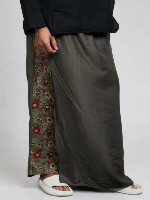Men Mouse Colour Pajamalungi With Floral Printed Panel