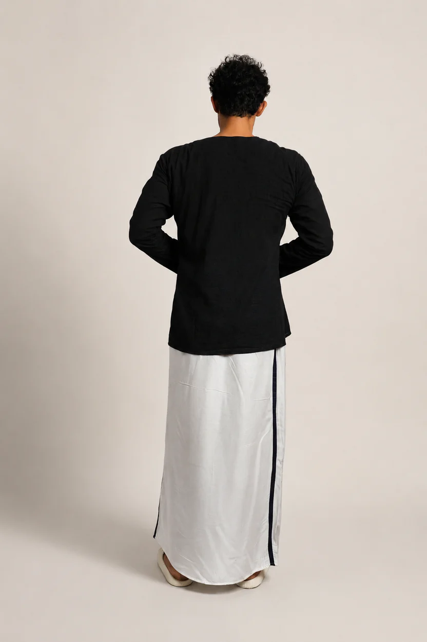 Men White Colour Pajamalungi With Navy/ SilverZari Stripe Panel - Image 4