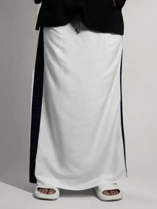 Men White Colour Pajamalungi With Navy/ SilverZari Stripe Panel