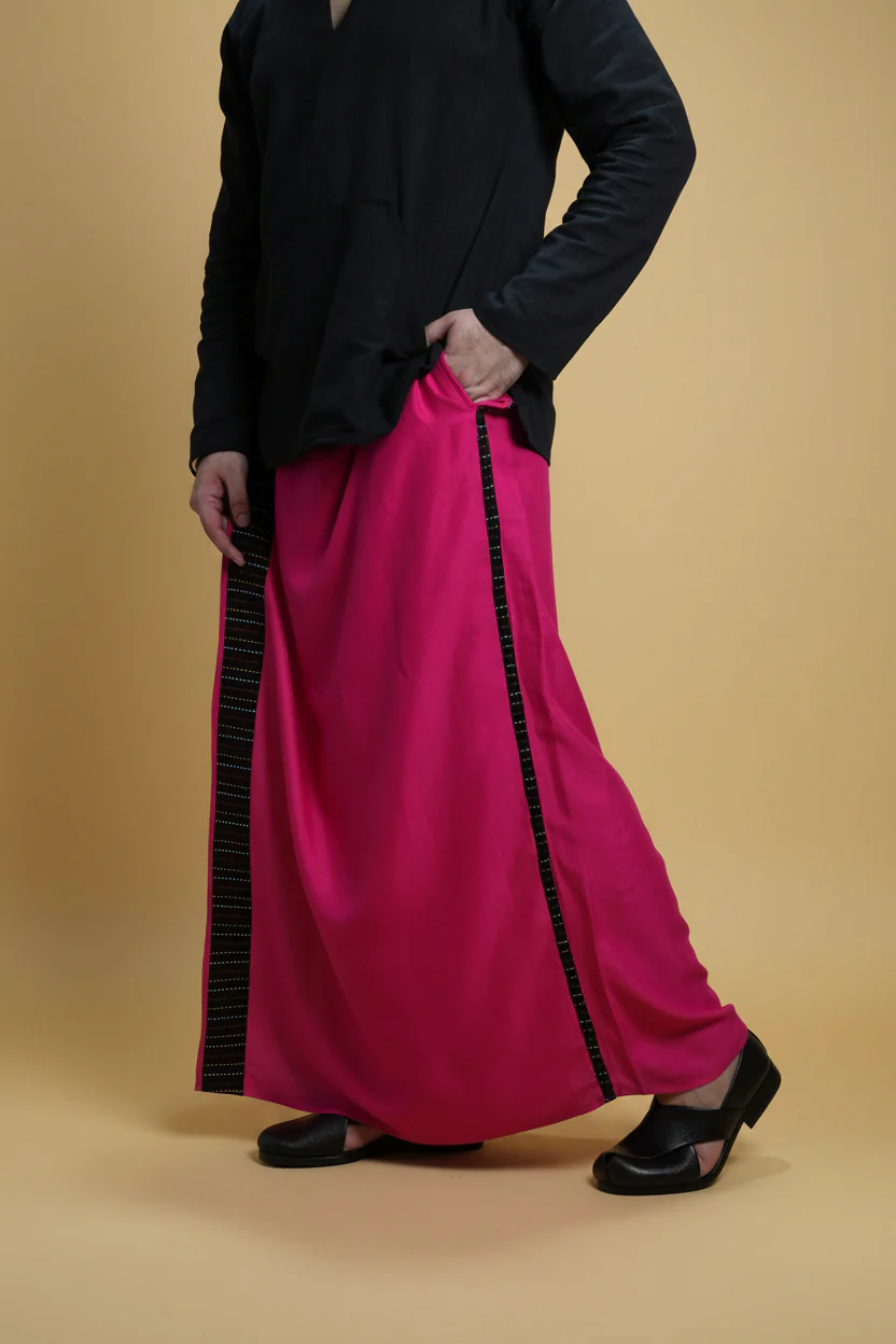 Men Pink Colour Pajamalungi With Black Stripe Panel - Image 4