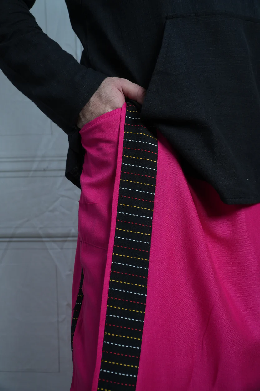 Men Pink Colour Pajamalungi With Black Stripe Panel - Image 10