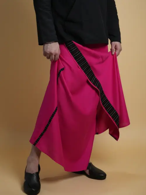 Men Pink Colour Pajamalungi With Black Stripe Panel