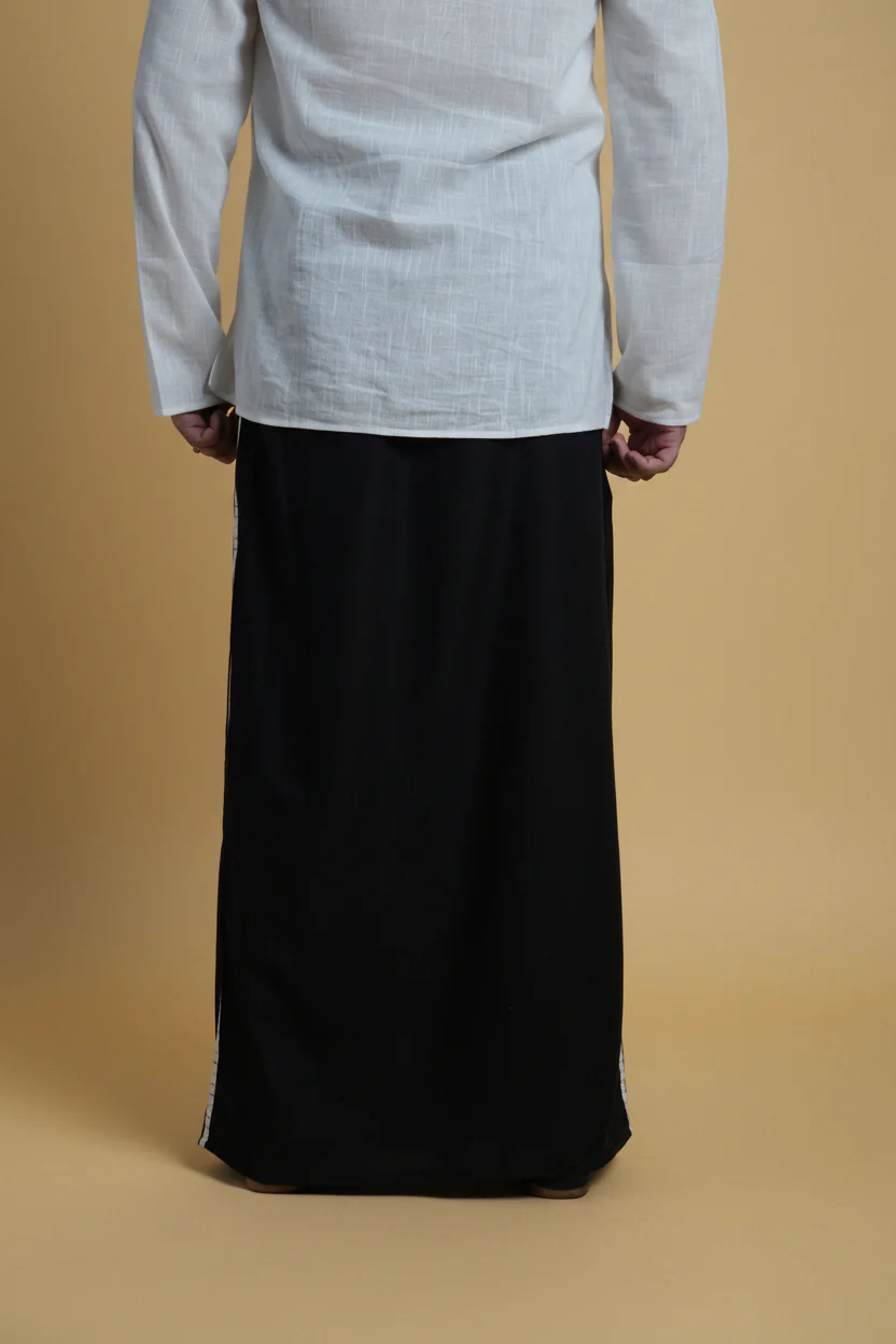 Men Black Colour Pajamalungi With White Stripe Panel - Image 7