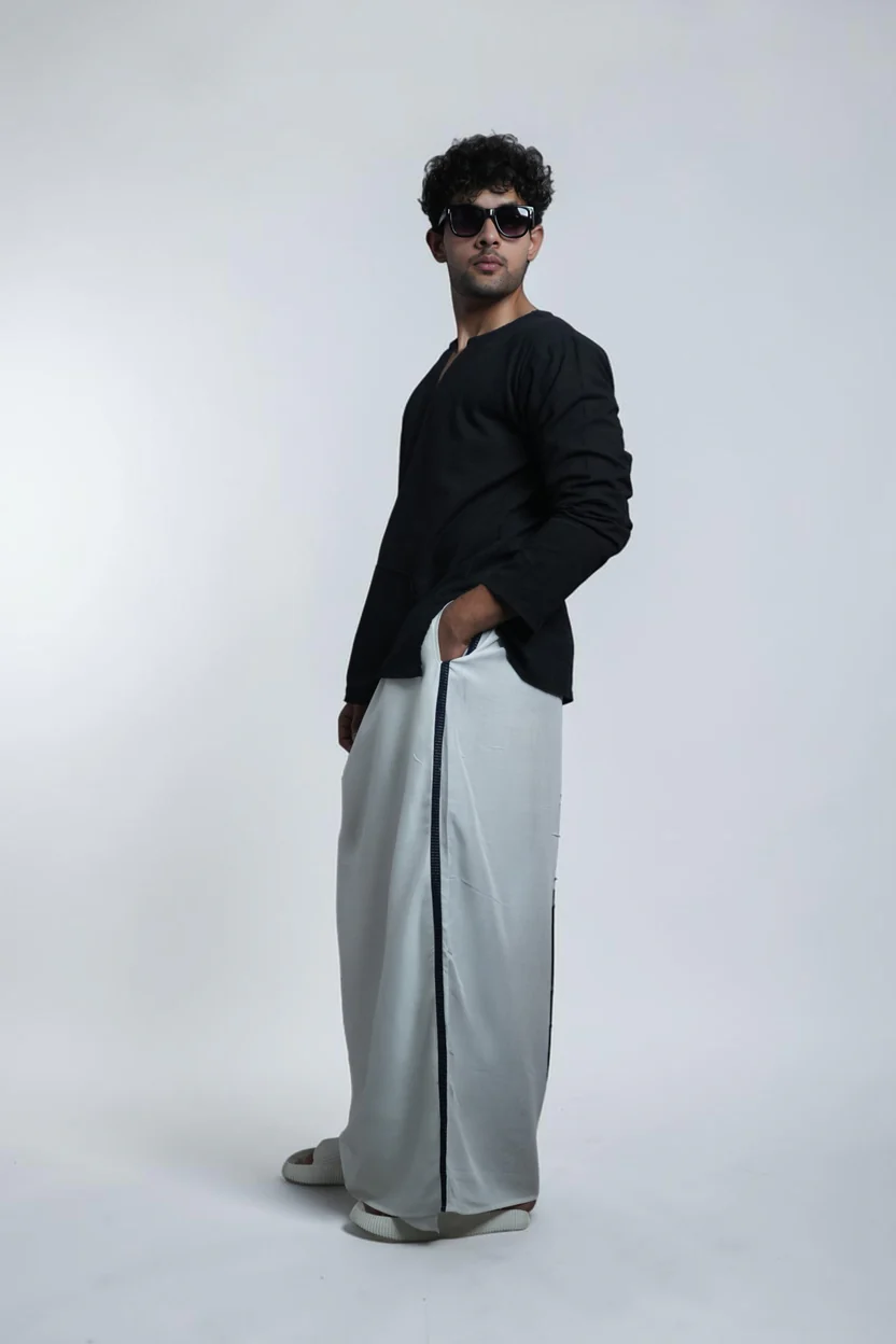Men White Colour Pajamalungi With Navy And Gold Zari Stripe Panel - Image 3