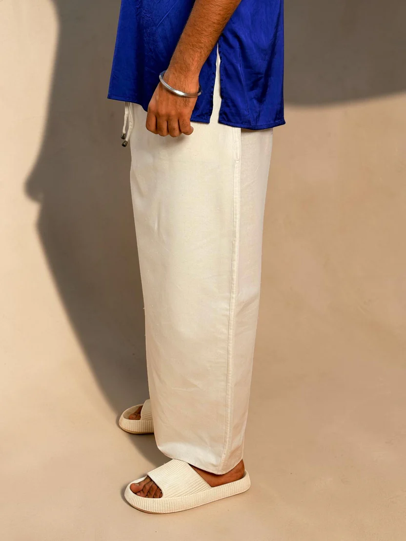 Men White Color With Light Golden Zari Stripe Pajamalungi - Image 4