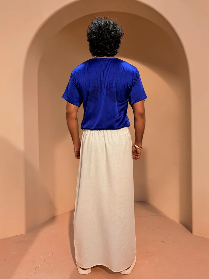 Men White Color With Light Golden Zari Stripe Pajamalungi - Image 3